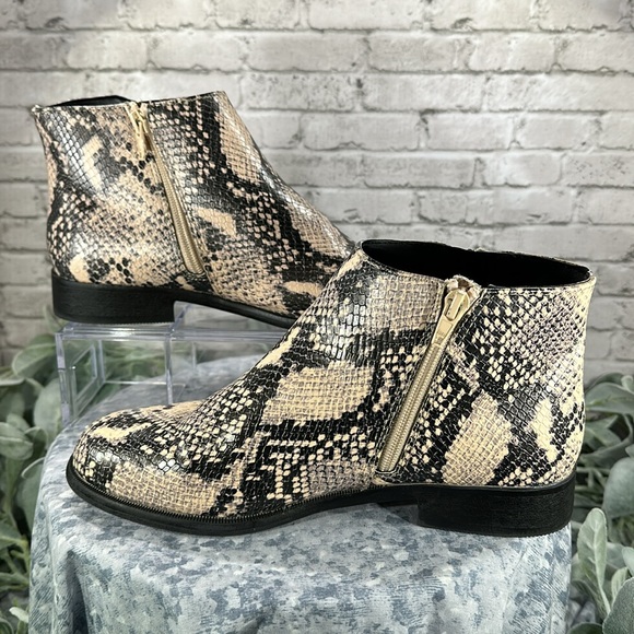 Time and Tru Black & Blush Faux Snakeskin Ankle Fashion Booties Women’s 8W✨EUC✨ - Picture 5 of 12